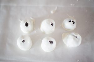 Peppermint-Oreo-Cake-Balls-Christmas-Dessert-1