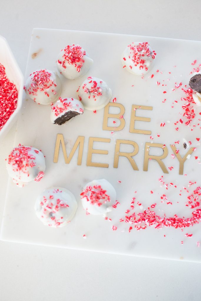 Peppermint-Oreo-Cake-Balls-Christmas-Dessert-1