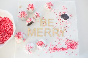 Peppermint-Oreo-Cake-Balls-Christmas-Dessert-1