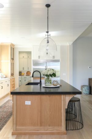 kitchen island - Stone bluff